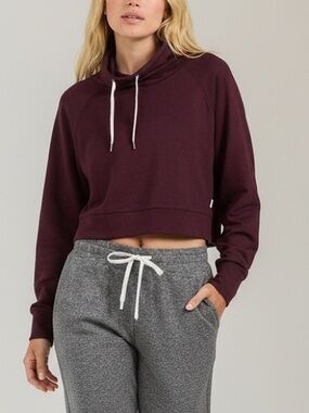 VUORI Halo Essential Crop Top funnel Neck Pullover in Eggplant Size Small